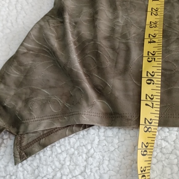 🎃 ALYX green cold shoulder blouse w/ lightly textured floral pattern - Picture 12 of 12